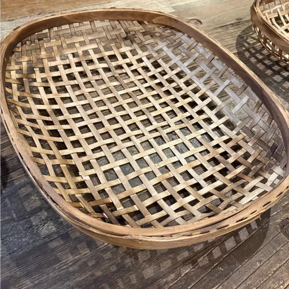 2 wooden woven tobacco baskets. 18in x 15in - Picture 2 of 6